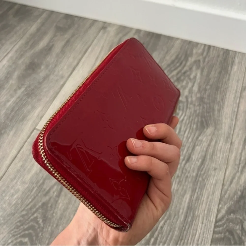 Authenticated Used Louis Vuitton Zippy Wallet  Monogram Vernis Pomme d'Amour Red - Picture 7 of 16